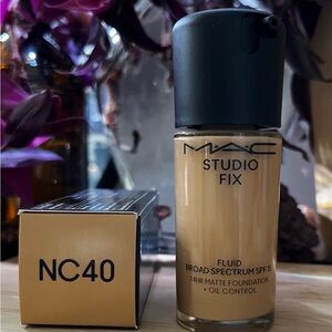 🆕 NC40 - STUDIO FIX FLUID SPF 15 24HR MATTE FOUNDATION + OIL CONTROL